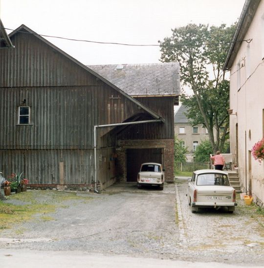 Verbretterte Fachwerkscheune mit Garage in Sachsgrün