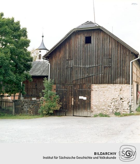 Fachwerkscheune mit verbrettertem Giebel in Sachsgrün