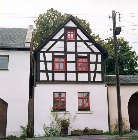 Zum Wohnhaus umgebaute Fachwerkscheune in Mißlareuth