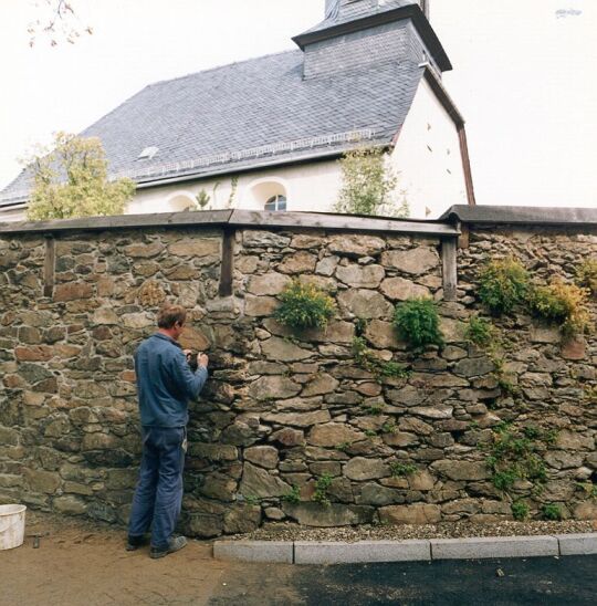 Sanierung der Kirchhofmauer in Krebes