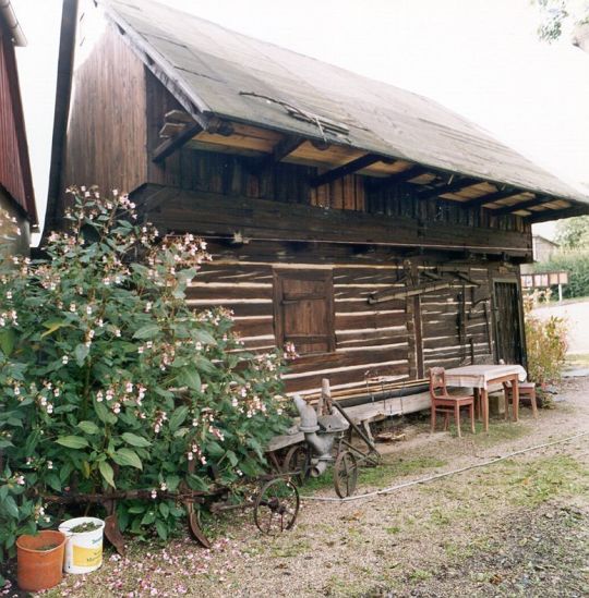 Blockbau mit überstehendem Dach im Heimatmuseum in Krebes