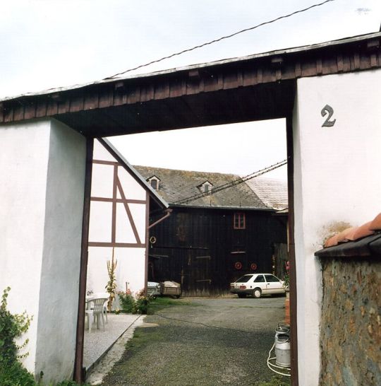 Bauernhof mit Fachwerkstall in Krebes