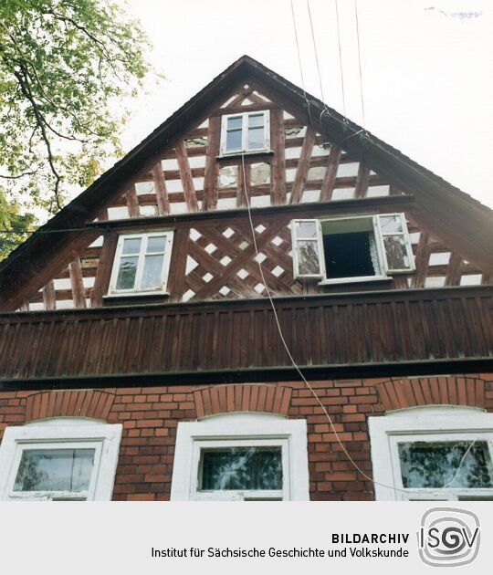 Giebelseite eines Fachwerkhauses in Raun