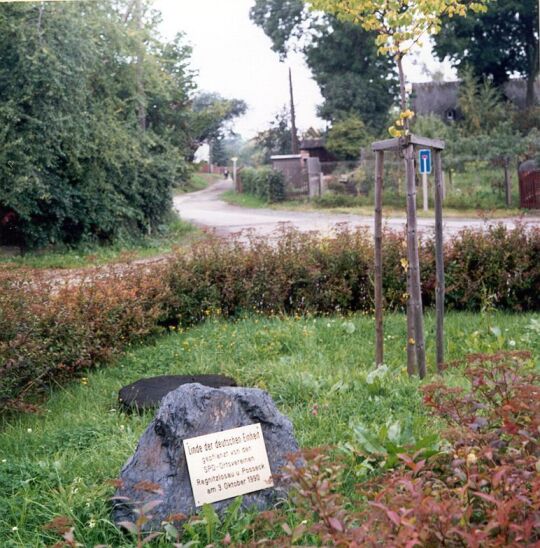 Denkmal auf dem Dorfplatz in Posseck