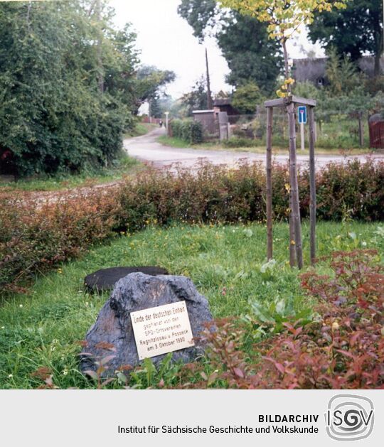 Denkmal auf dem Dorfplatz in Posseck