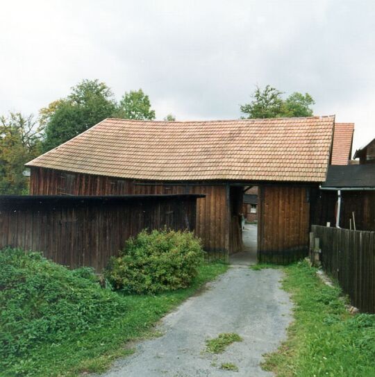 Einfahrt eines Vierseitenhofes in Eichigt