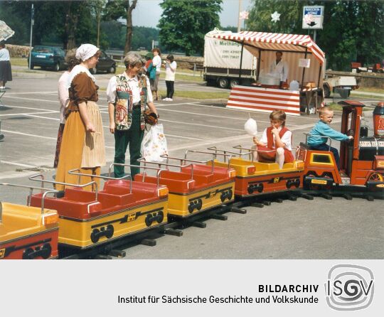 Kindereisenbahn auf dem Schloßparkplatz in Moritzburg