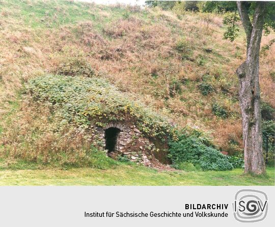 Eingang eines Freilandkellers in Seiffen