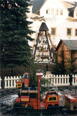 Bild: Kinder-Eisenbahn auf dem Weihnachtsmarkt in Freiberg