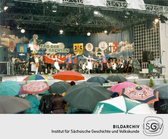 Veranstaltung auf der Freilichtbühne zum Tag der Sachsen