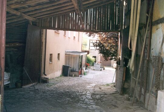 Hofeinfahrt zu einem Bauernhof in Ottendorf