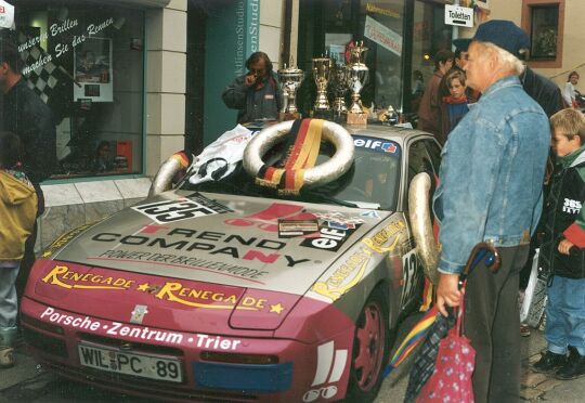 Werbung beim Tag der Sachsen für ein Autohaus