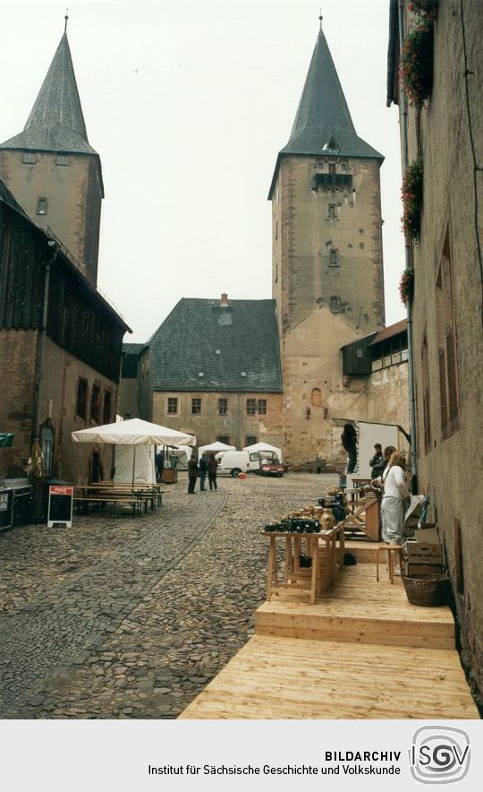 Aufbau des historischen Marktes auf dem Schlosshof