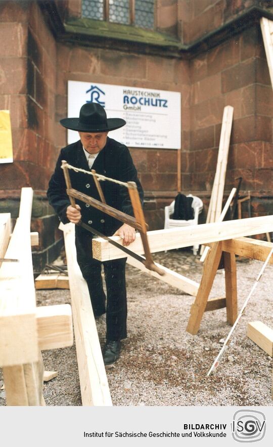 Zimmerleute beim Tag der Sachsen in Rochlitz