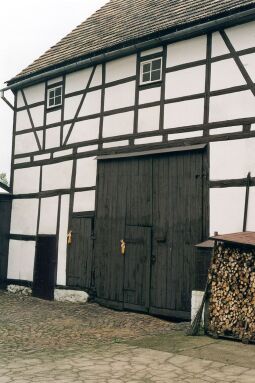 Bild: Fachwerkscheune in Aitzendorf zum Tag der Sachsen