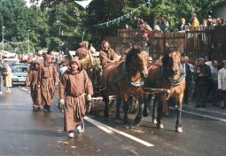 Bild: Mönche beim Festumzug zum Tag der Sachsen in Rochlitz