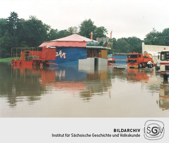 Historischer Markt zum Tag der Sachsen in Rochlitz steht unter Wasser