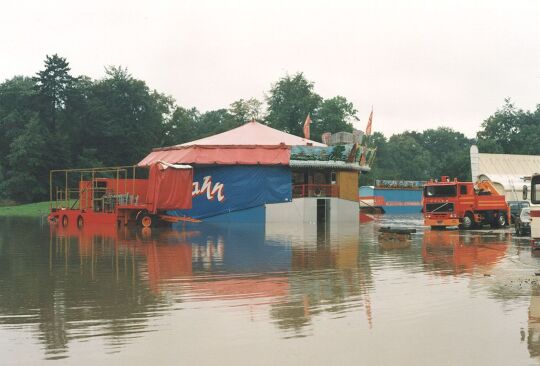 Historischer Markt zum Tag der Sachsen in Rochlitz steht unter Wasser