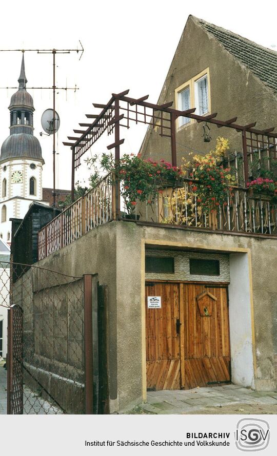 Wohnhaus mit Garagenanbau und Dachterrasse in Strehla