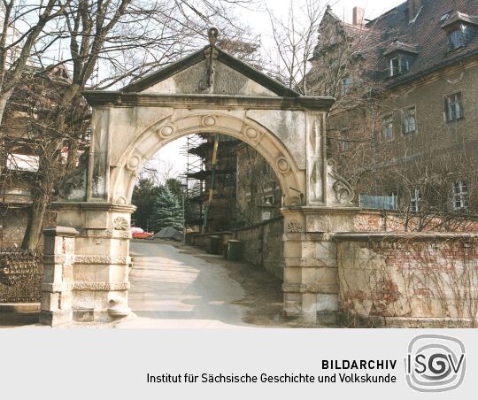 Auffahrt zum Schloß und Teilansicht des Schlosses in Schönfeld