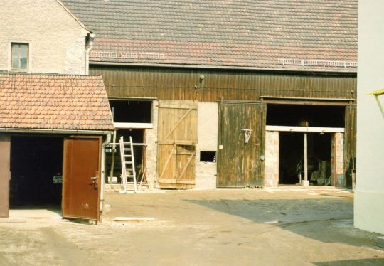 Umbau einer Scheune zur Garage auf einem Bauernhof in Schönfeld