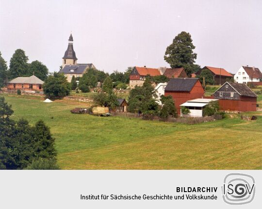 Blick auf Waldkirchener Dorfkirche