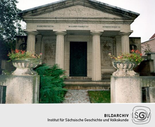 Familiengruft auf dem Blankenhainer Friedhof