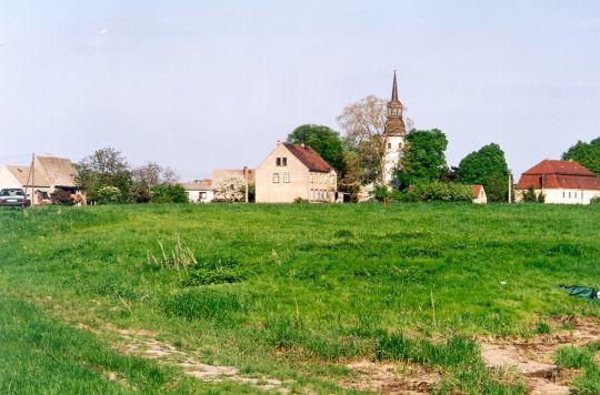 Elbwiesen mit Kirche