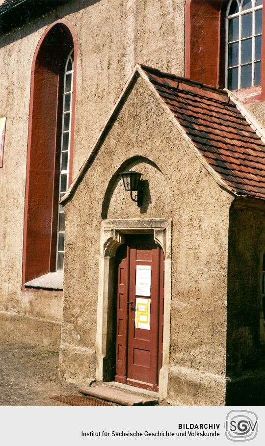 Eingangsportal der Trebsener Kirche