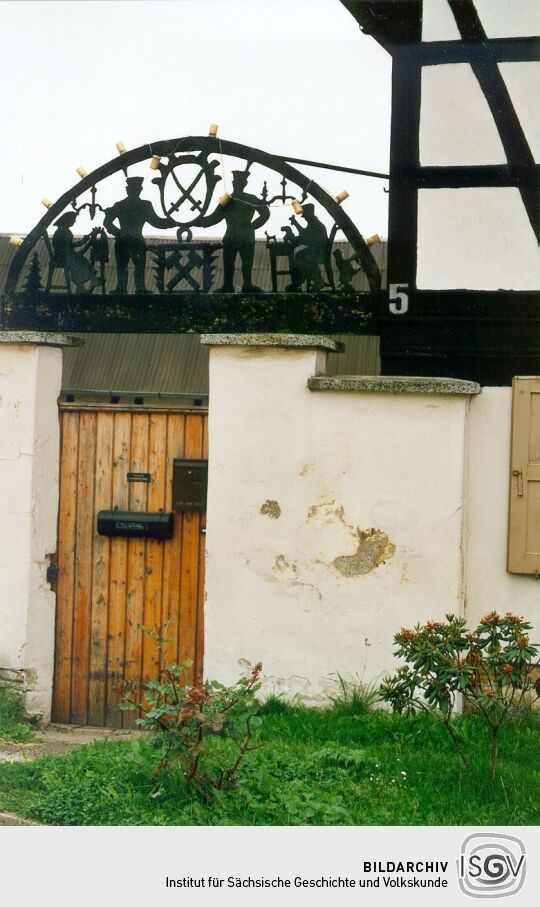 Schwibbogen an einem Altengroitzscher Bauernhof