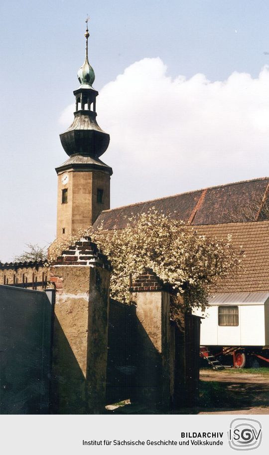 Blick zur Trebsener Kirche