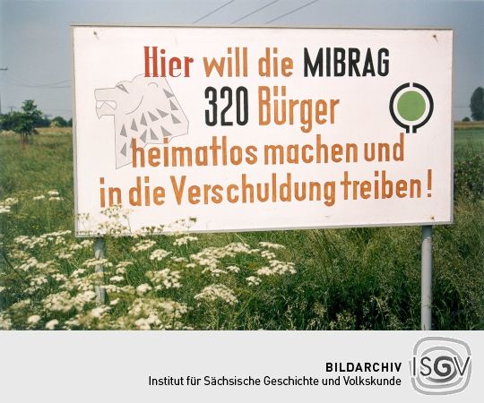 Schild am Ortseingang von Heuersdorf