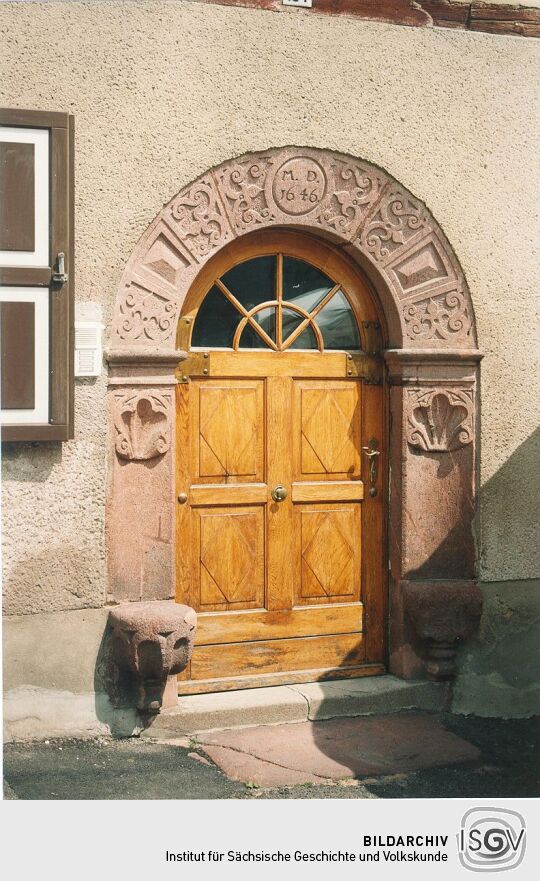 Haustürportal des Pfarrhauses in Kohren-Sahlis