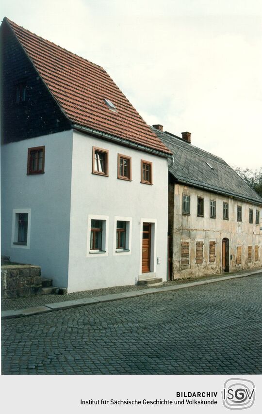 Straßenraum mit Wohngebäuden in Neustadt/ Sa.