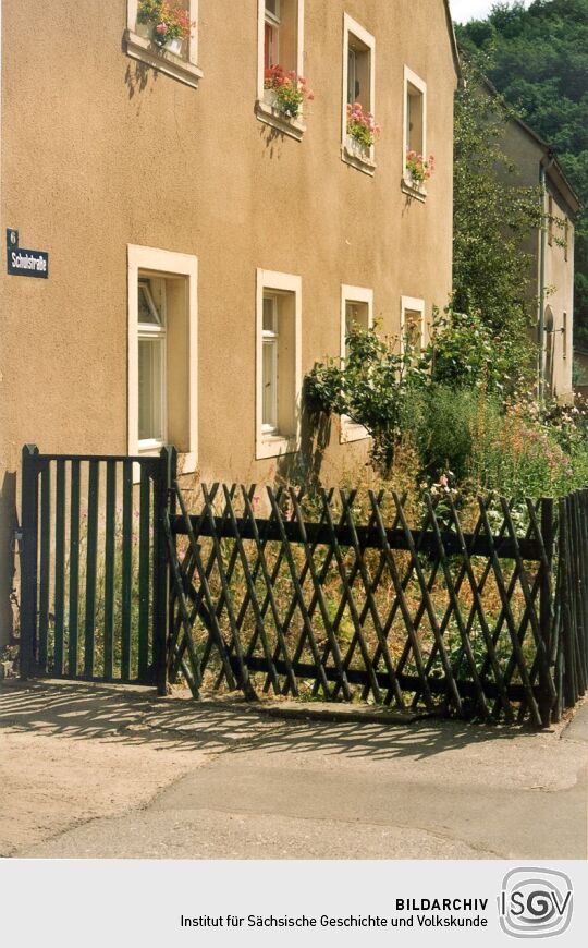 Wohnhaus mit Vorgarten in Weesenstein