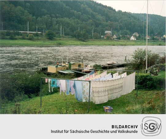 Wäschetrockenplatz am Elbufer