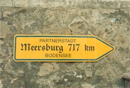 Bild: Wegweiser am Markt von Hohnstein