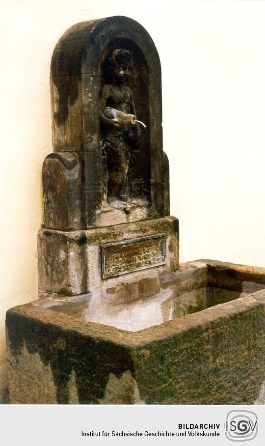 Brunnen in Pirna - Am Schloßberg, Haus zu Obere Burgstraße (Erlenpeter)
