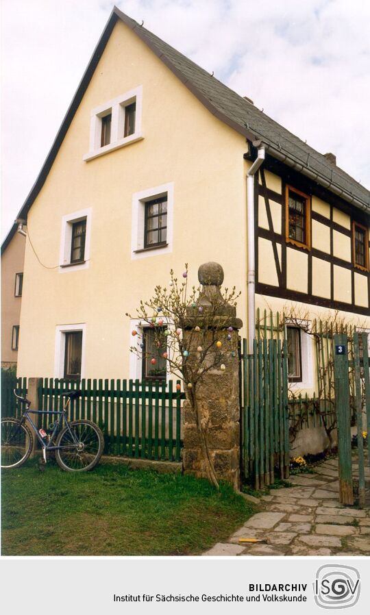 Osterschmuck im Garten