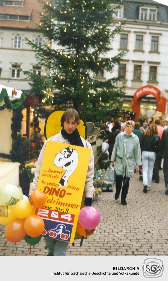 Reklameläufer auf dem Weihnachtsmarkt in Pirna