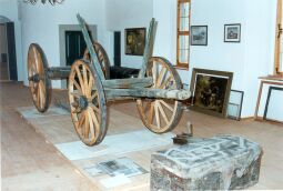 Bild: Gestell eines Korbreisewagens im Museum von Schloß Lauenstein