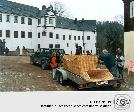 Anlieferung des Wagens nach Schloss Lauenstein