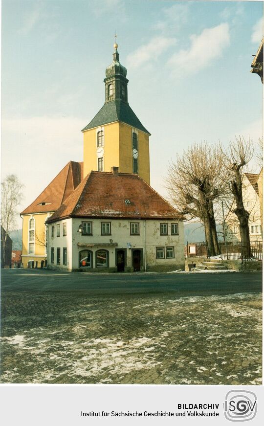 Blick zur Hohnsteiner Kirche