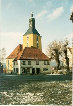 Bild: Blick zur Hohnsteiner Kirche