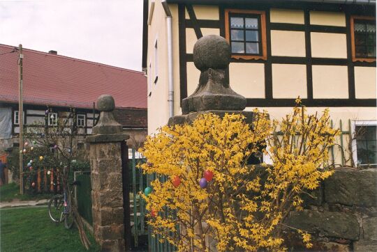 Osterschmuck im Garten