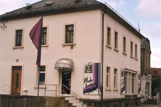 Wohnhaus mit Geschäft in Struppen