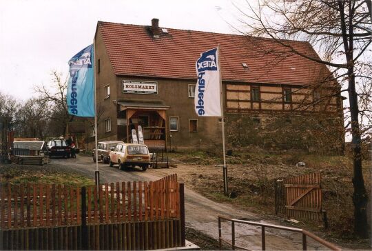 Holzmarkt in einem alten Wohnstallhaus in Struppen