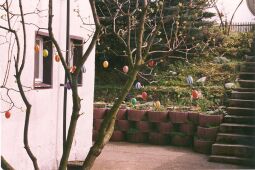 Bild: Osterschmuck im Garten