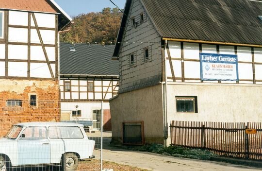 Gerüstbaufirma auf einem ehemaligen Bauernhof in Langenbernsdorf