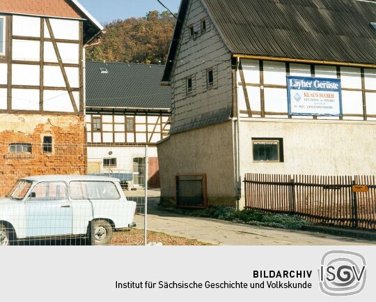 Gerüstbaufirma auf einem ehemaligen Bauernhof in Langenbernsdorf